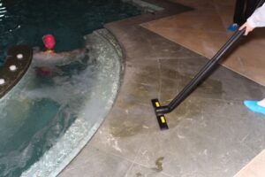 Jaka myjka parowa do mycia i czyszczenia płytek w łazience? 1 Profesjonalne myjki parowe do czyszczenia płytek łazienek, basenów i sauny (1)